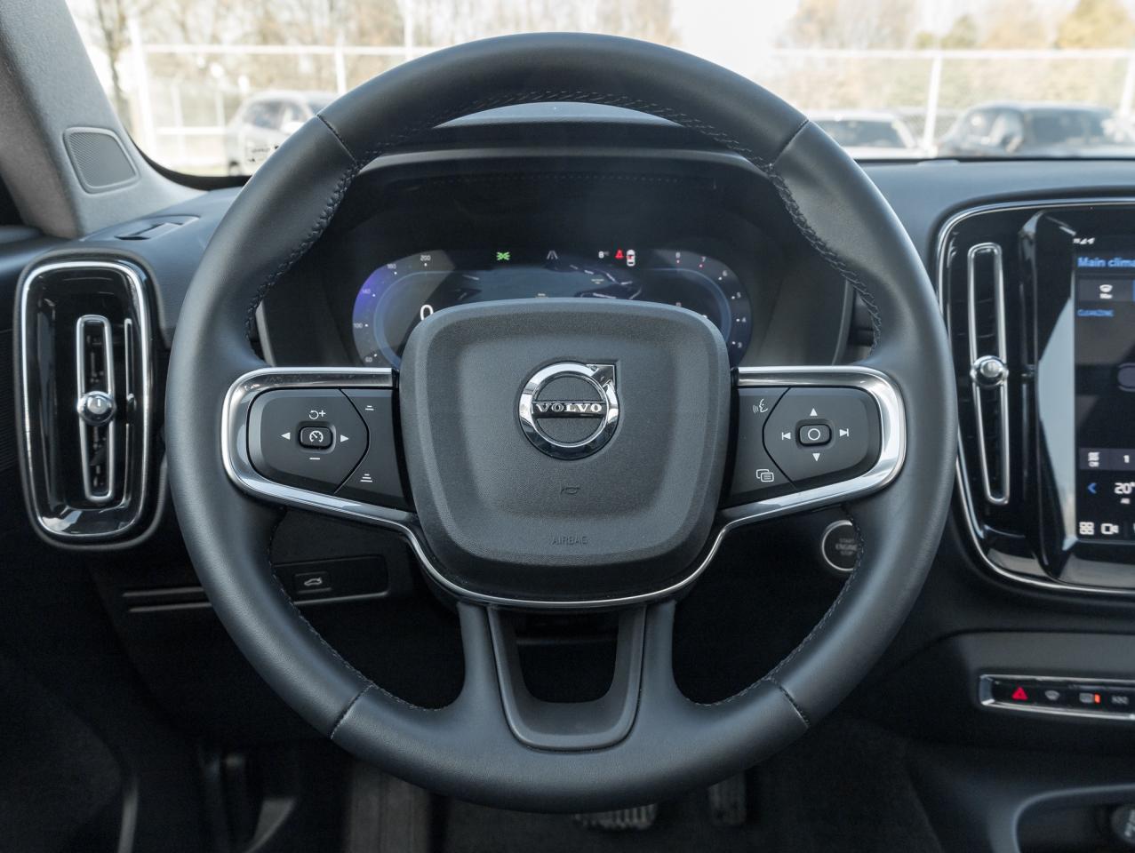 2025 Volvo XC40 B5 AWD Plus Dark Theme LOW KM CPO RATE FROM 3.49%* Photo