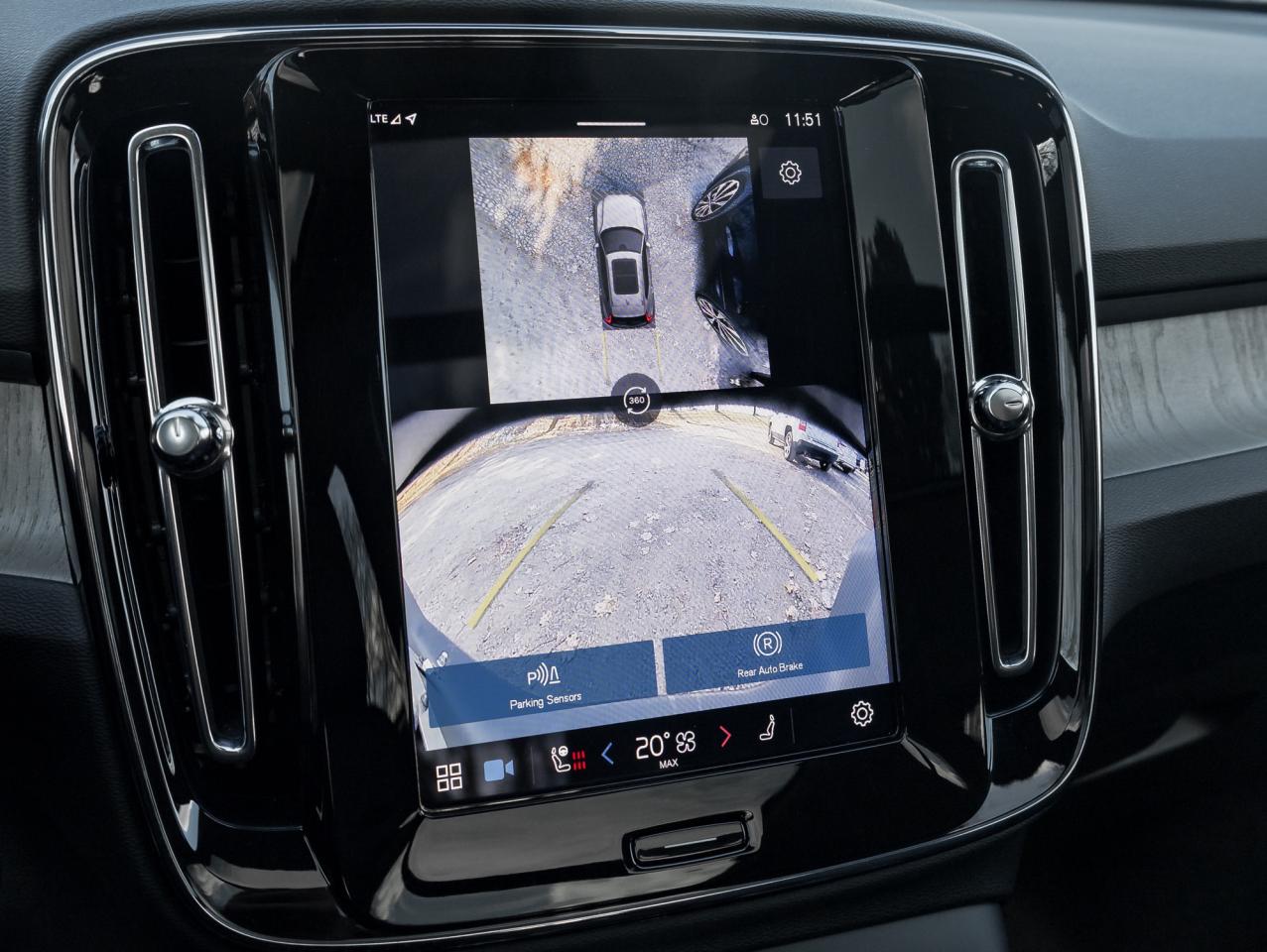 2025 Volvo XC40 B5 AWD Plus Dark Theme LOW KM CPO RATE FROM 3.49%* Photo