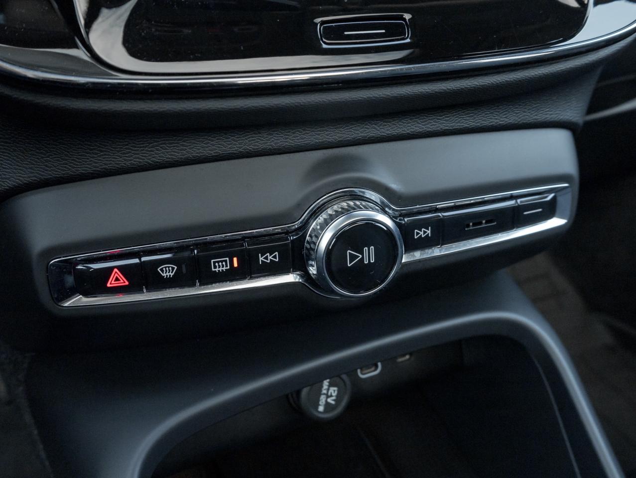 2025 Volvo XC40 B5 AWD Plus Dark Theme LOW KM CPO RATE FROM 3.49%* Photo