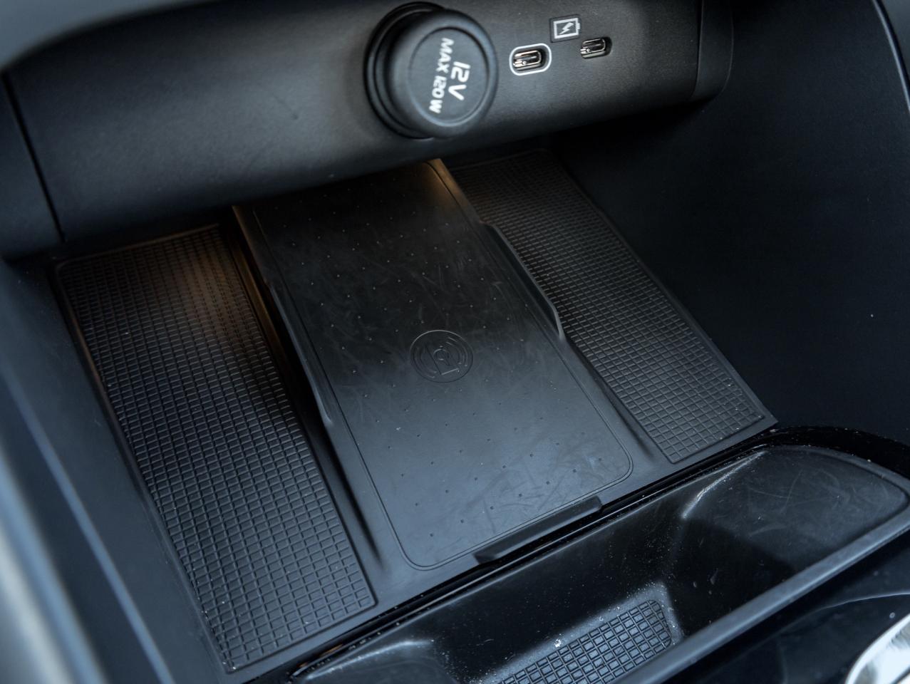 2025 Volvo XC40 B5 AWD Plus Dark Theme LOW KM CPO RATE FROM 3.49%* Photo