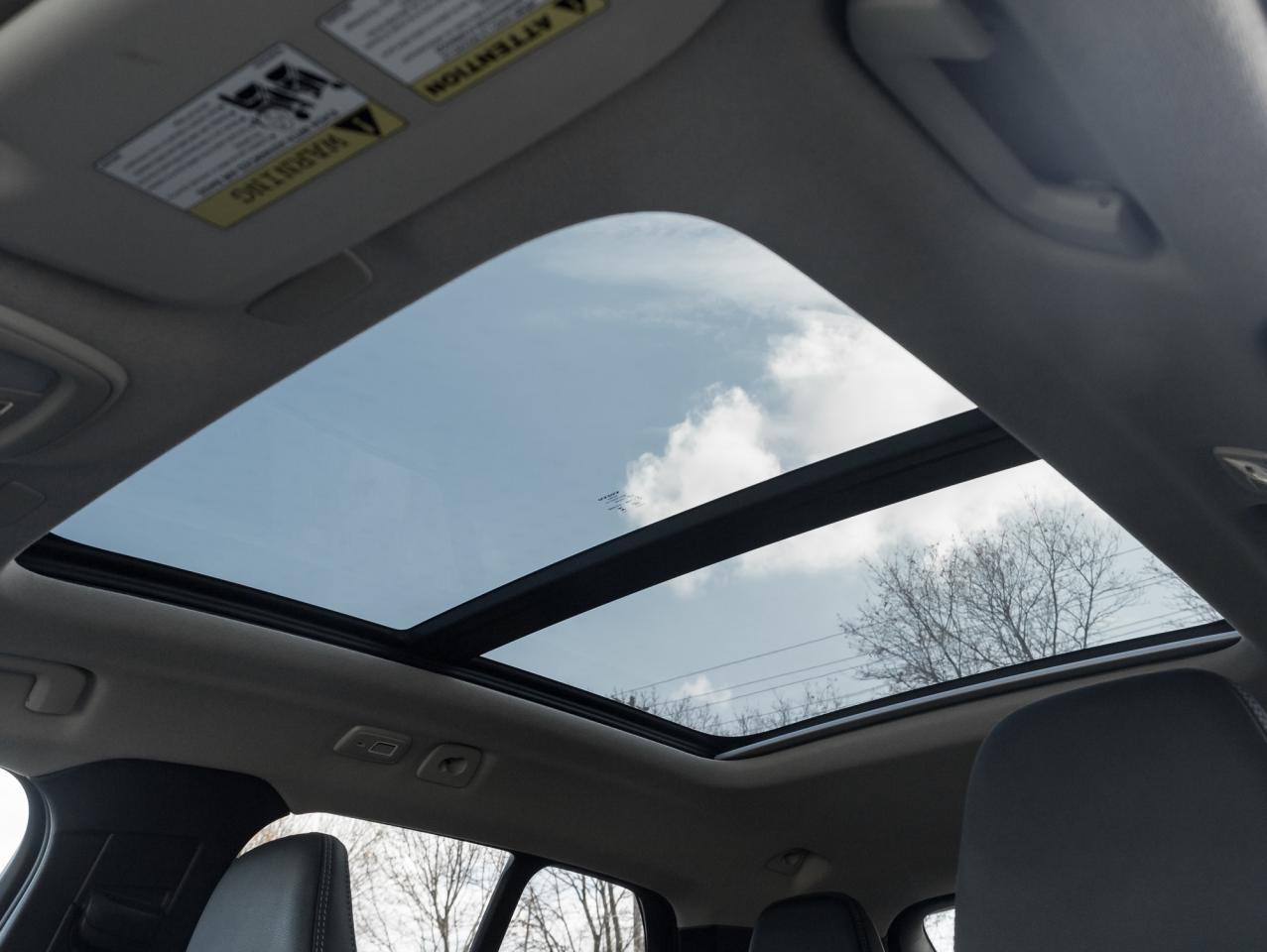 2025 Volvo XC40 B5 AWD Plus Dark Theme LOW KM CPO RATE FROM 3.49%* Photo