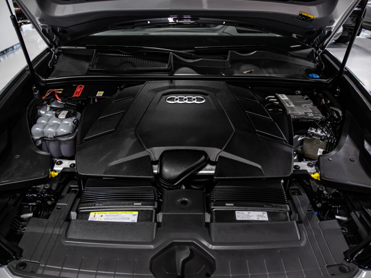 2019 Audi Q8 TECHNIK 55 TFSI QUATTRO HEADS UP NAVI REAR CAM Photo