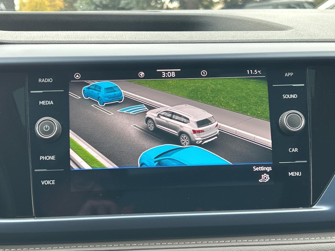 2024 Volkswagen Taos PANO ROOF,CARPLAY,ANROID AUTO,HEATED SEATS & STEER Photo