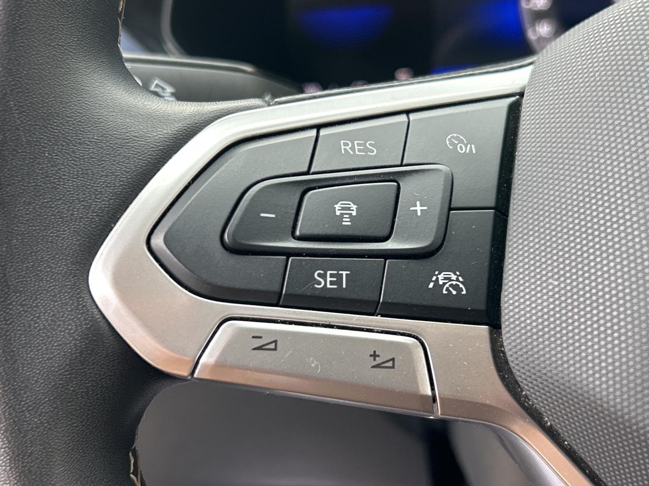 2024 Volkswagen Taos PANO ROOF,CARPLAY,ANROID AUTO,HEATED SEATS & STEER Photo