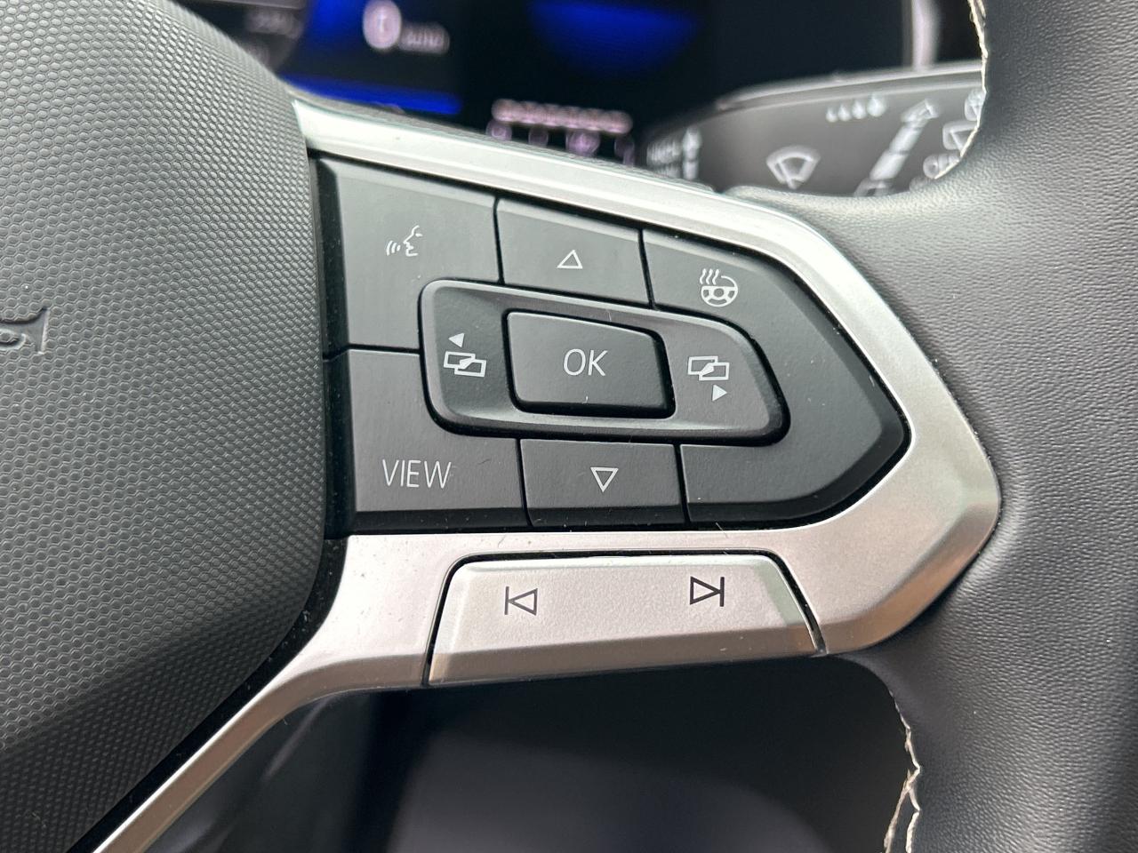 2024 Volkswagen Taos PANO ROOF,CARPLAY,ANROID AUTO,HEATED SEATS & STEER Photo