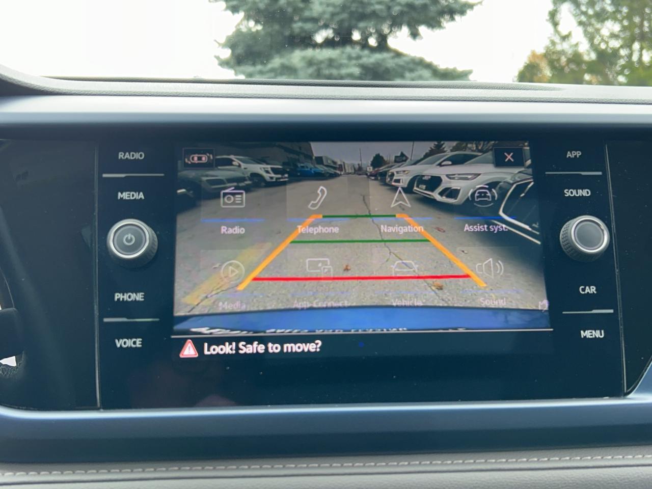 2024 Volkswagen Taos PANO ROOF,CARPLAY,ANROID AUTO,HEATED SEATS & STEER Photo