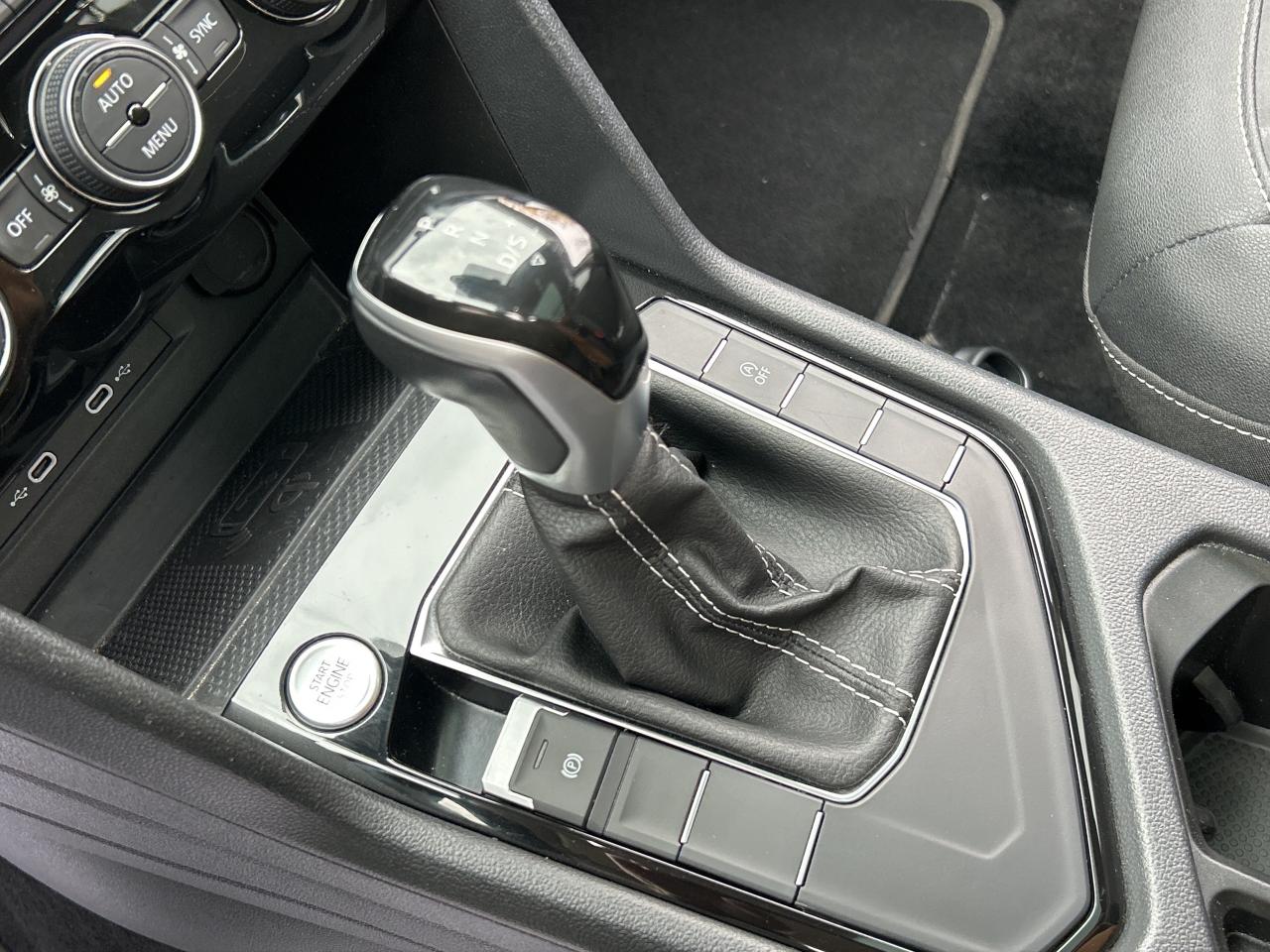 2024 Volkswagen Taos PANO ROOF,CARPLAY,ANROID AUTO,HEATED SEATS & STEER Photo