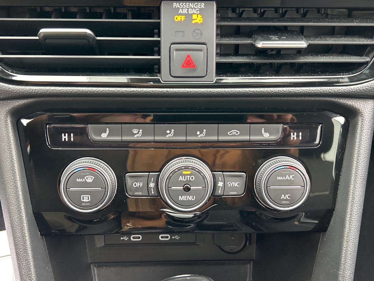 2024 Volkswagen Taos PANO ROOF,CARPLAY,ANROID AUTO,HEATED SEATS & STEER Photo