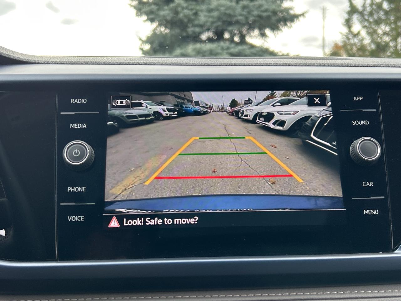 2024 Volkswagen Taos PANO ROOF,CARPLAY,ANROID AUTO,HEATED SEATS & STEER Photo