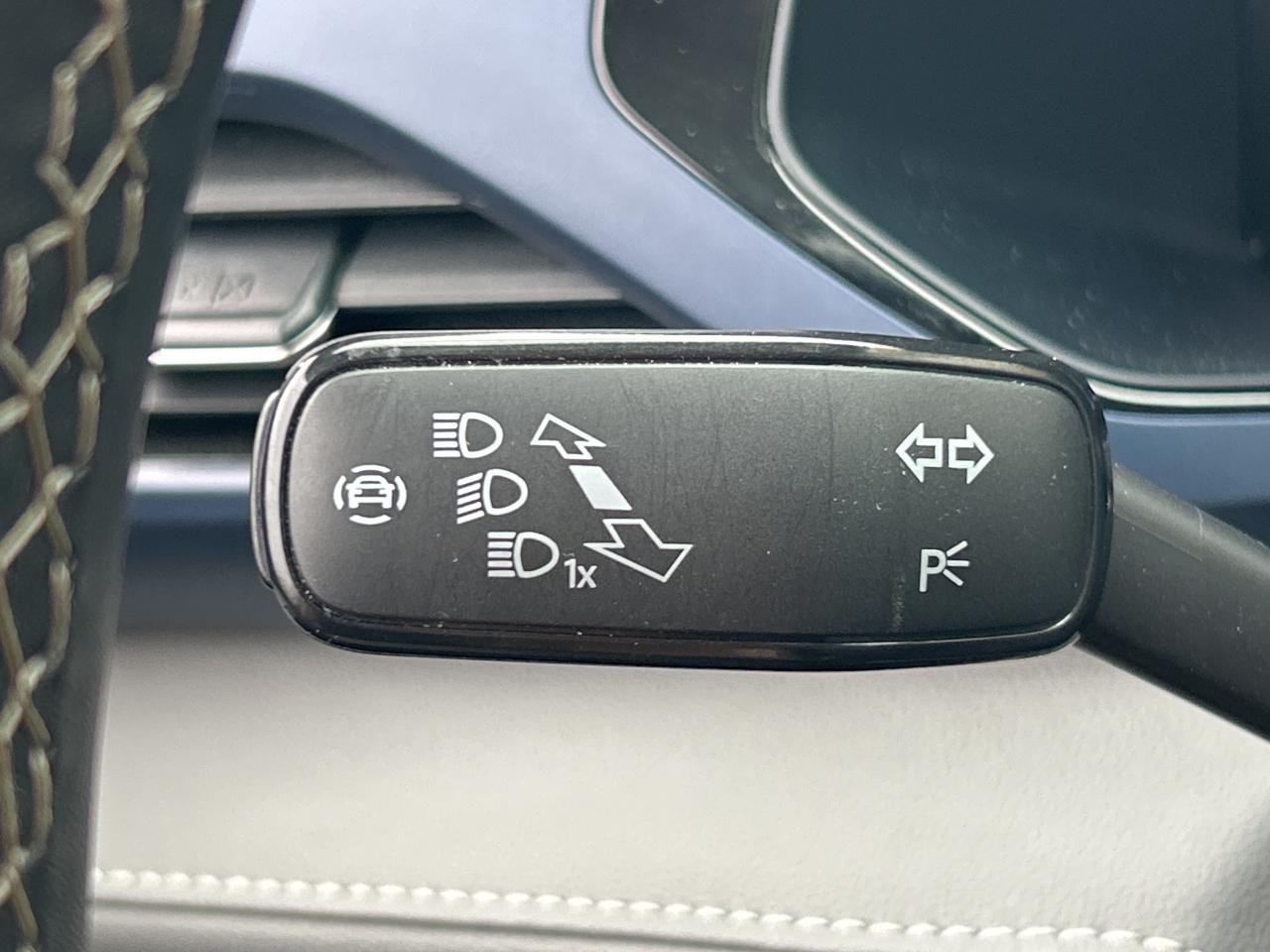 2024 Volkswagen Taos PANO ROOF,CARPLAY,ANROID AUTO,HEATED SEATS & STEER Photo