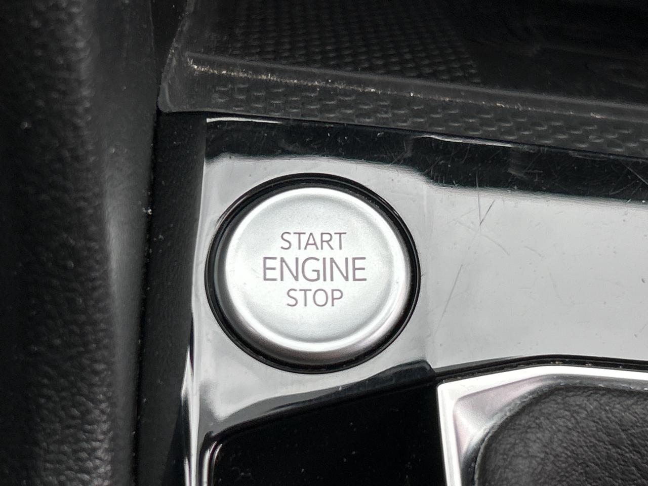 2024 Volkswagen Taos PANO ROOF,CARPLAY,ANROID AUTO,HEATED SEATS & STEER Photo