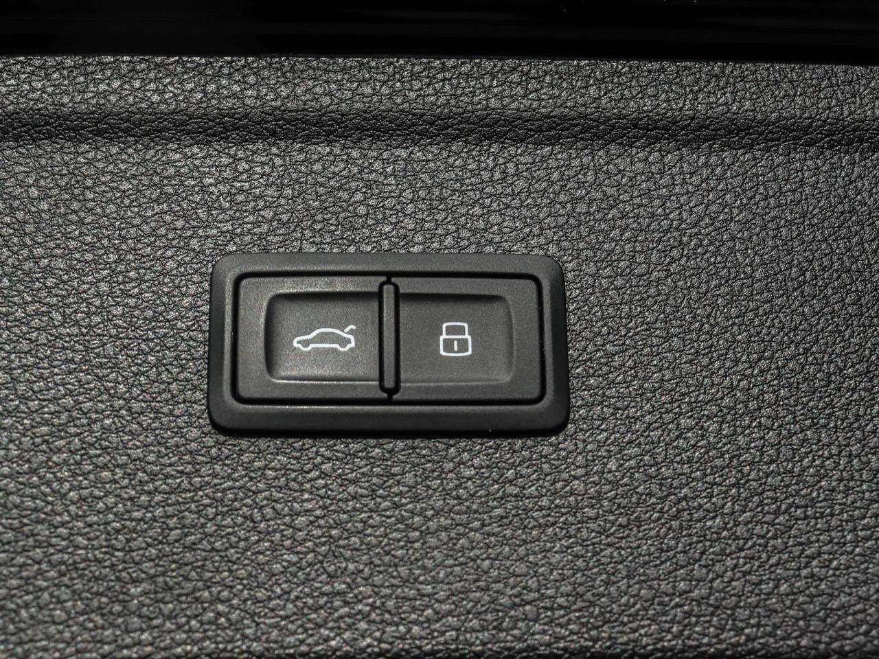 2022 Audi Q5 45 2.0T Technik quattro 7sp S Tronic Photo