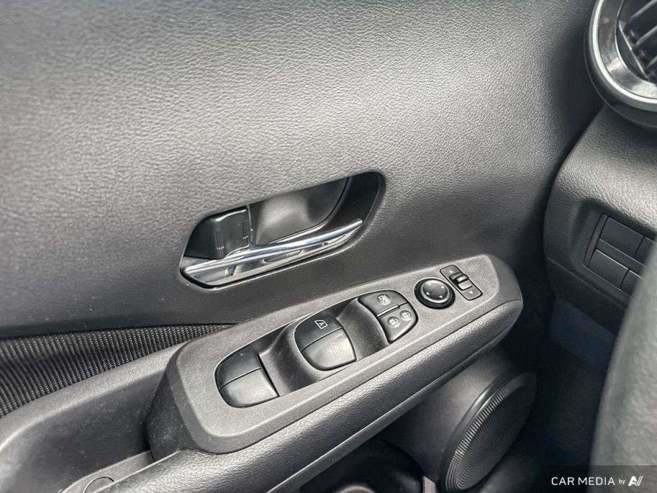 2022 Nissan Kicks SV BACKUP CAM   BLUETOOTH   HTD SEATS   KEYLESS EN Photo