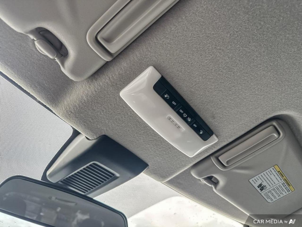 2022 Nissan Kicks SV BACKUP CAM   BLUETOOTH   HTD SEATS   KEYLESS EN Photo