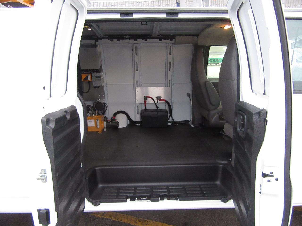 2024 Chevrolet Express 3500 EXTENDED WITH NEW RH38D LADDER BUCKET SYSTEM Photo2