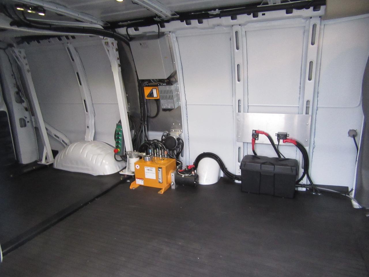 2024 Chevrolet Express 3500 EXTENDED WITH NEW RH38D LADDER BUCKET SYSTEM Photo3