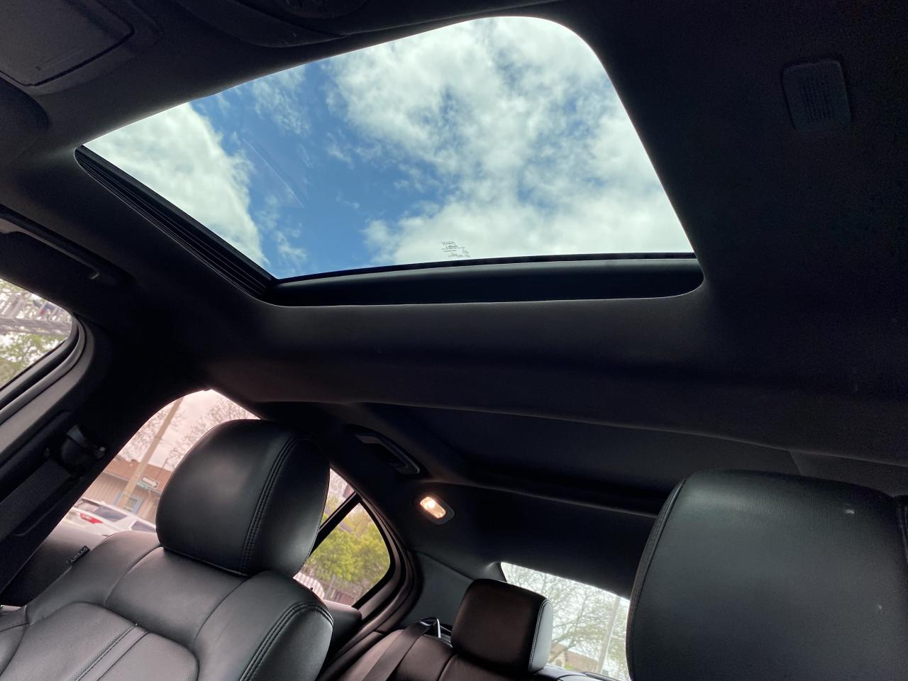 2013 Lincoln MKS 4dr Sdn 3.5L AWD EcoBoost Photo4