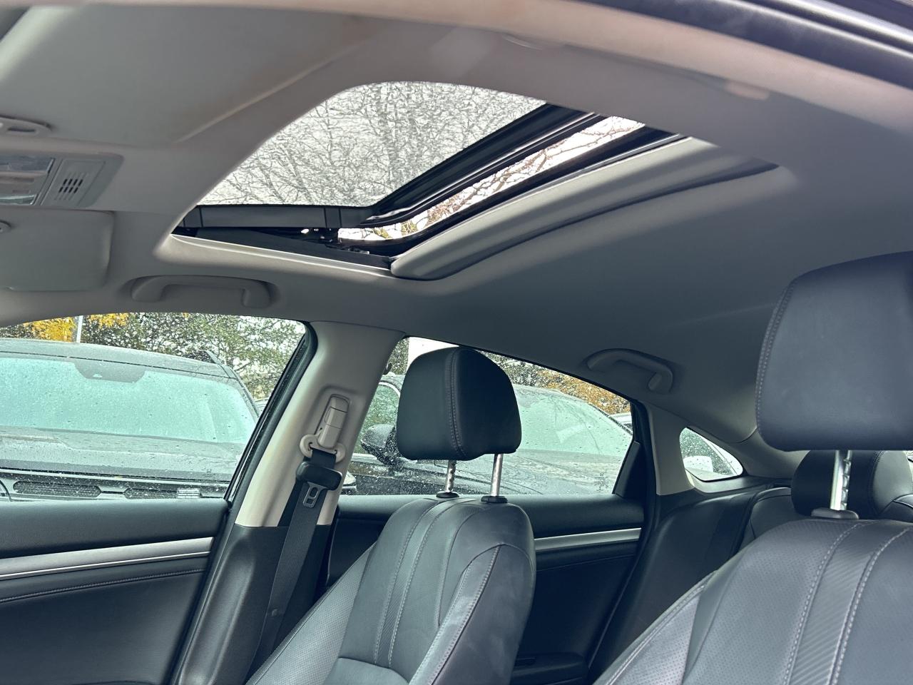 2018 Honda Civic Sedan TOURING,NAVI,SUNROOF, ADAPTIVE CRUISE , CARPLAY Photo2