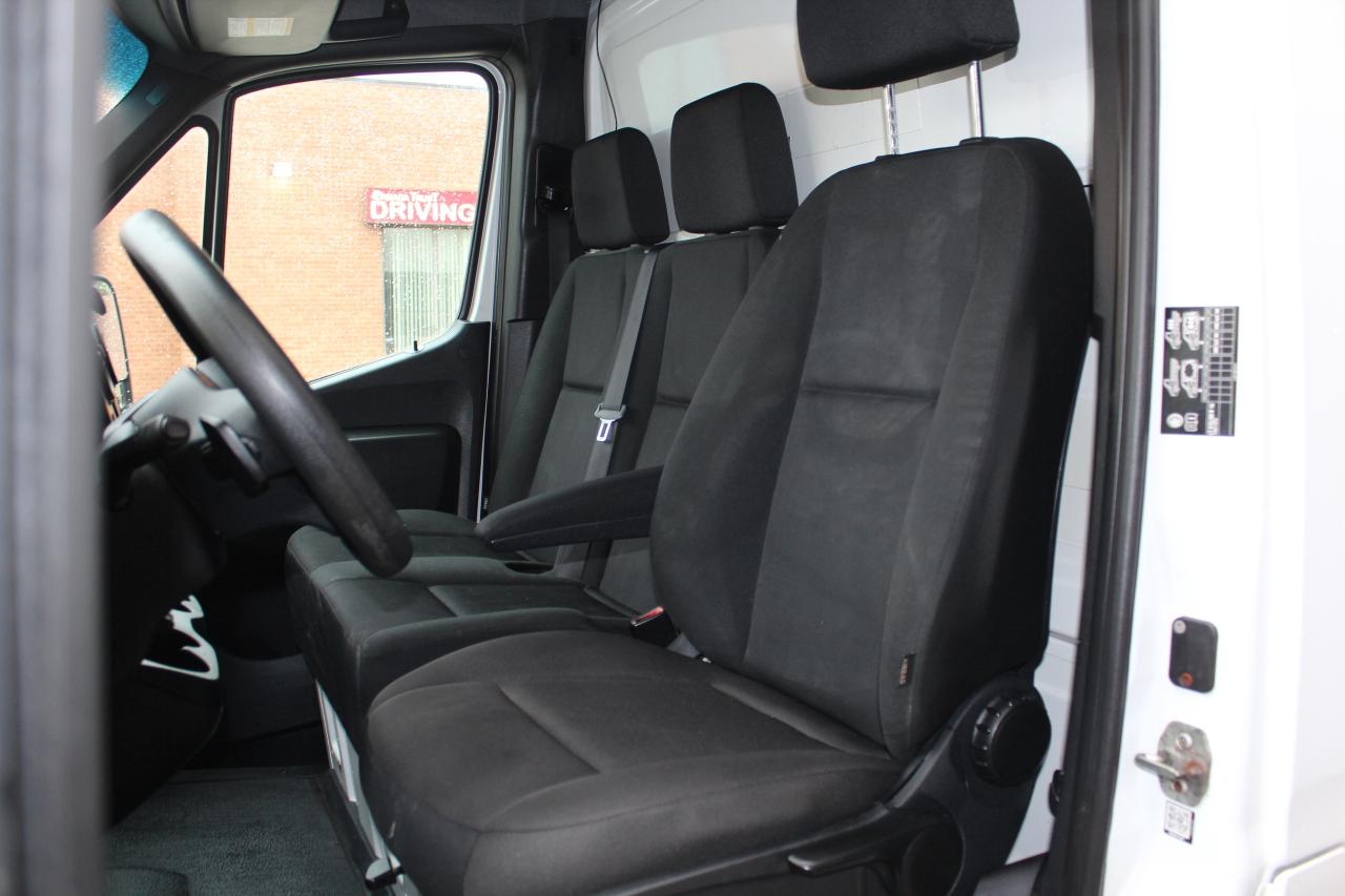 2019 Mercedes-Benz Sprinter 3500 3500 - "16 FT CUBEBOX" - "3.0L DIESEL" Photo3