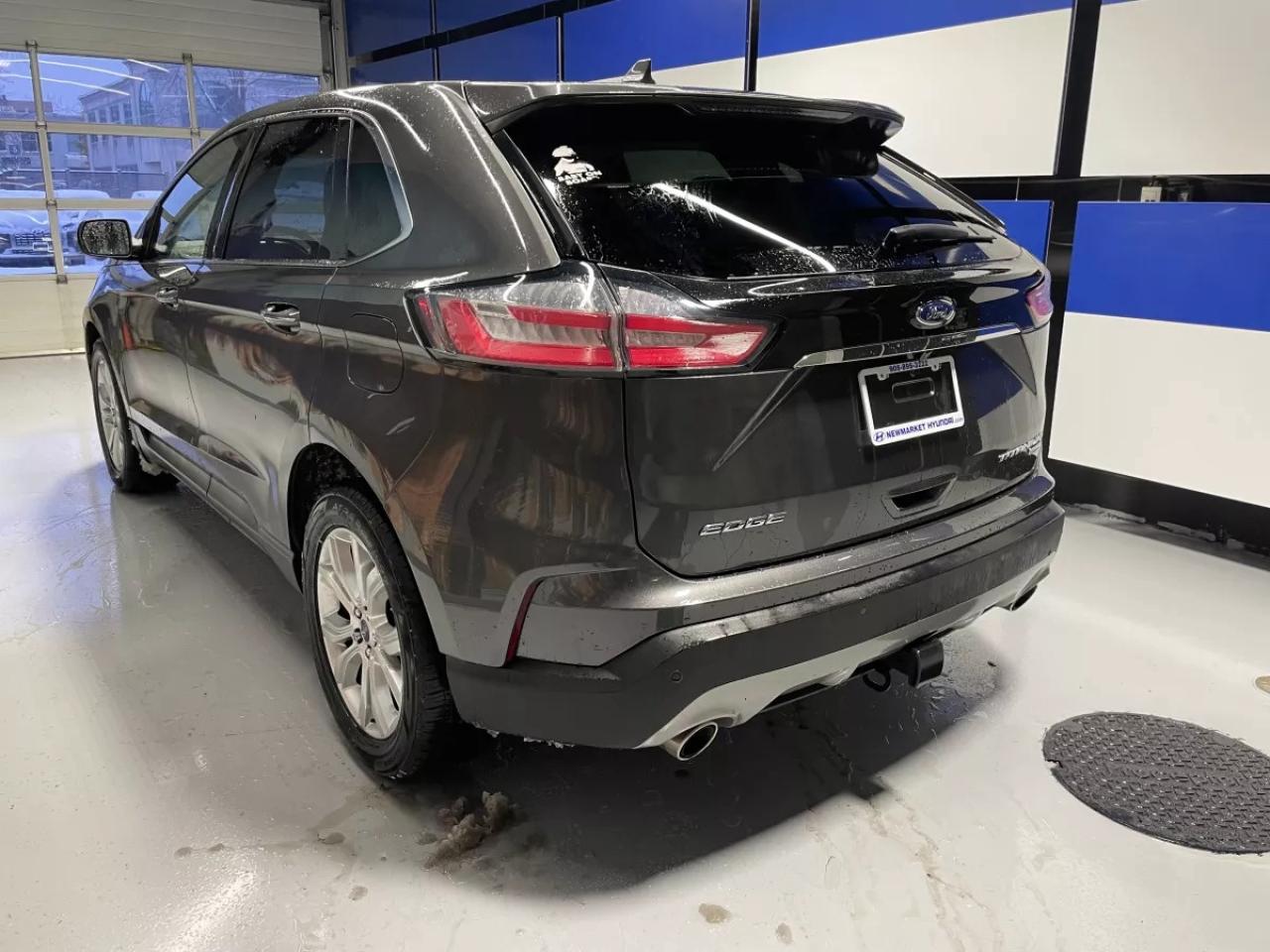 2020 Ford Edge Titanium Photo3