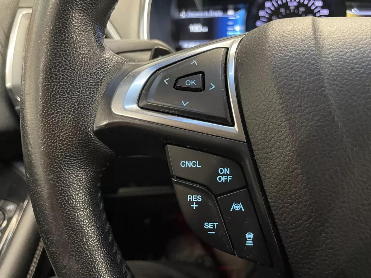 2020 Ford Edge Titanium Photo