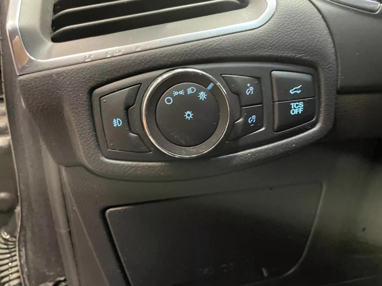 2020 Ford Edge Titanium Photo