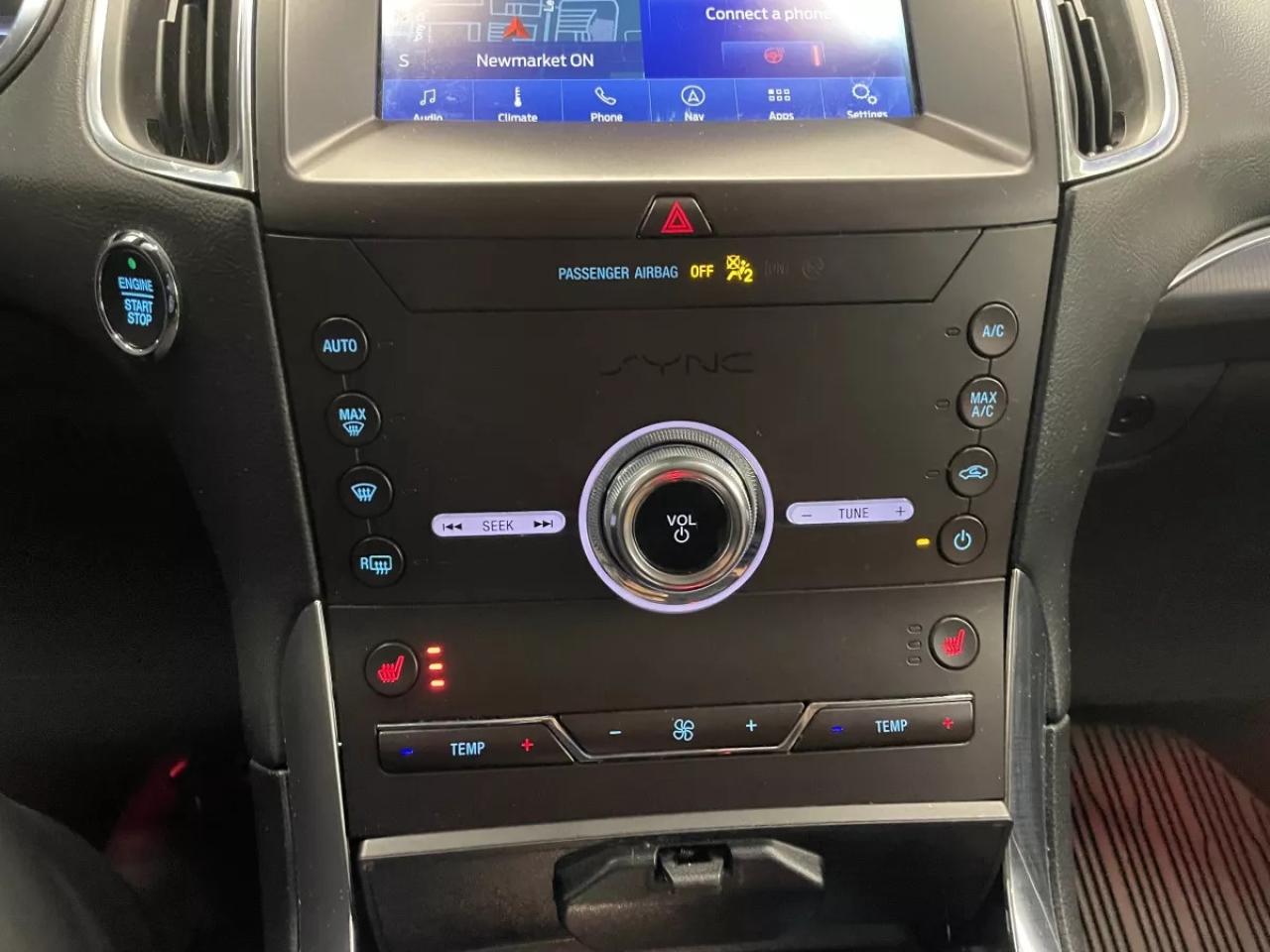2020 Ford Edge Titanium Photo