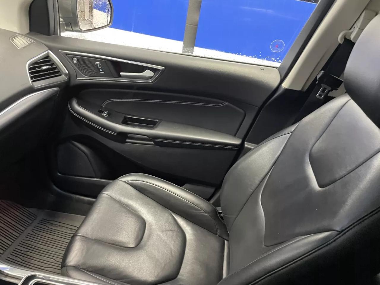 2020 Ford Edge Titanium Photo