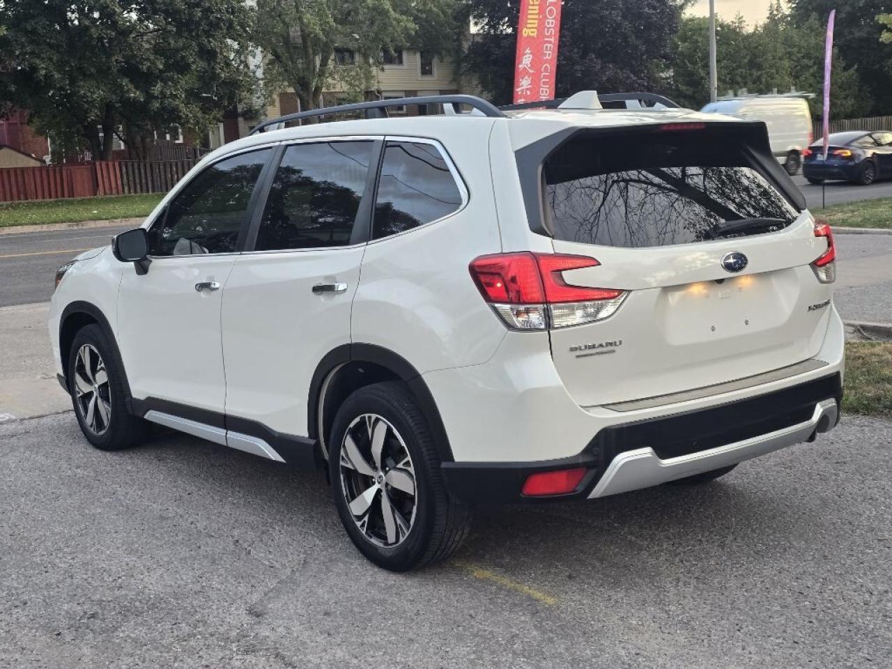 2019 Subaru Forester Premium 4dr All-wheel Drive CVT Photo3