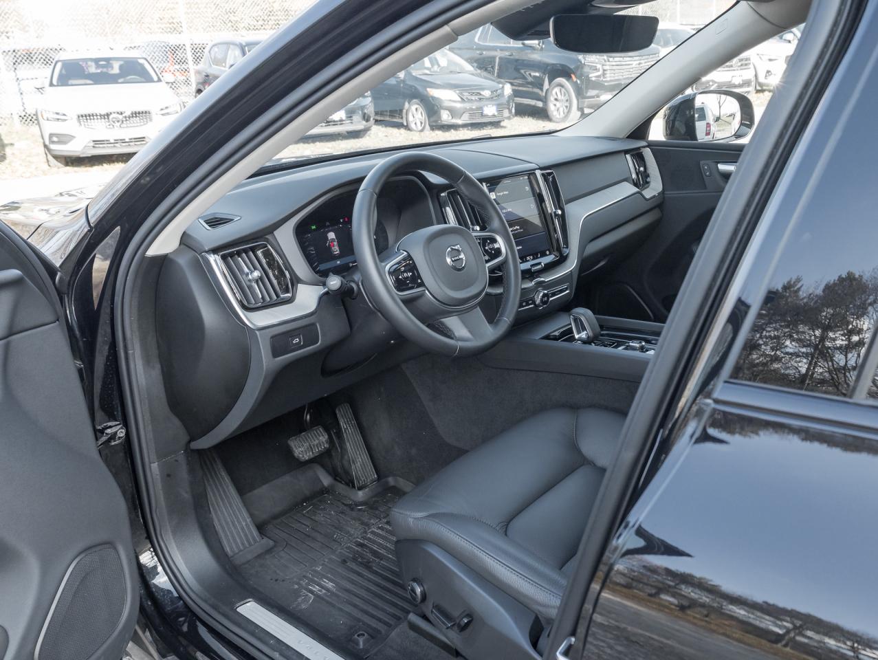 2025 Volvo XC60 B5 AWD Plus Dark Theme  NEARLY NEW  VOLVO CPO Photo