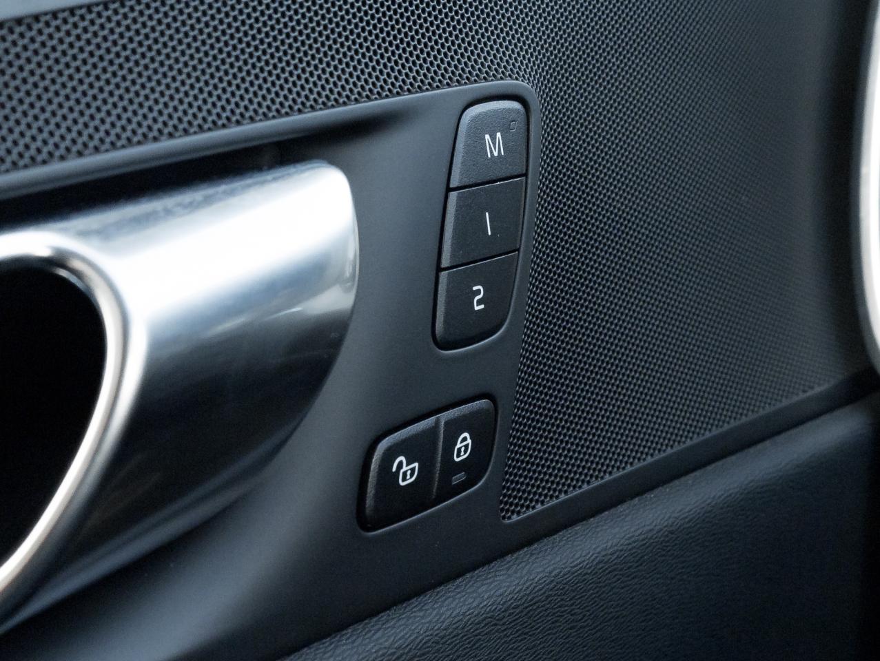 2025 Volvo XC60 B5 AWD Plus Dark Theme  NEARLY NEW  VOLVO CPO Photo