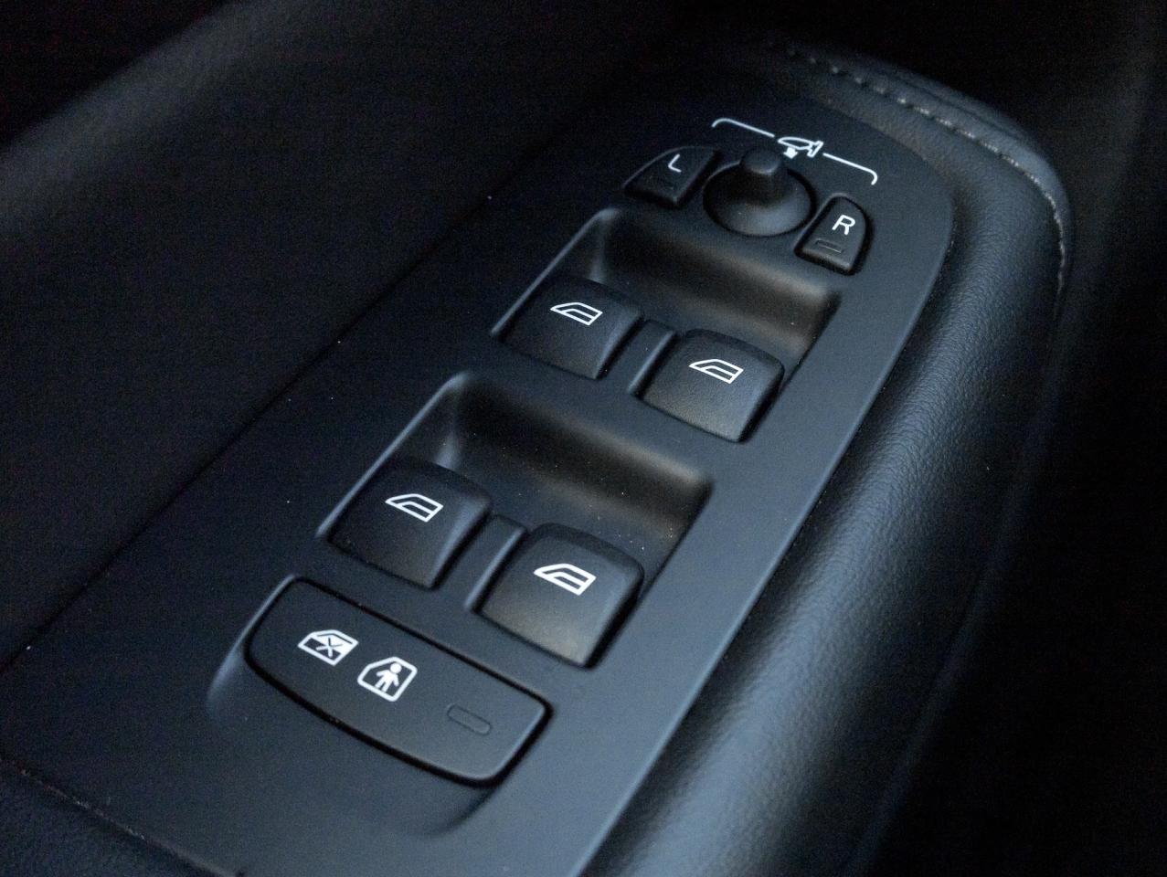 2025 Volvo XC60 B5 AWD Plus Dark Theme  NEARLY NEW  VOLVO CPO Photo