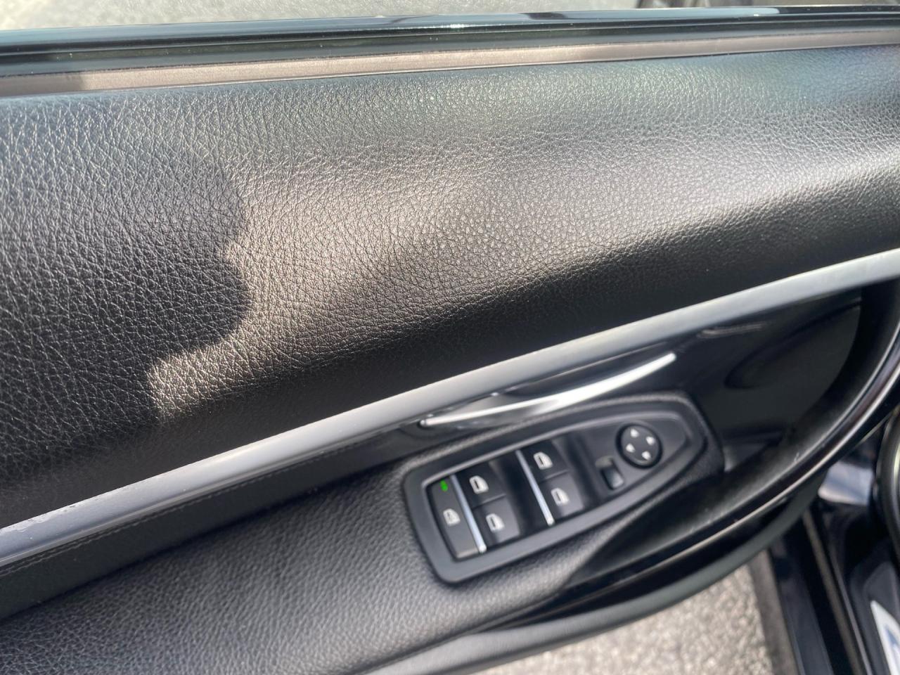 2017 BMW 3 Series 4dr Sdn 320i xDrive AWD Photo