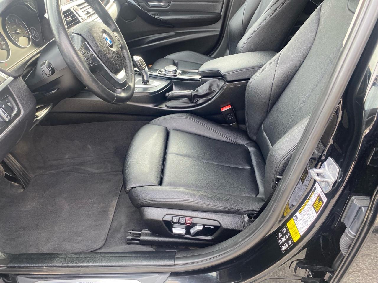 2017 BMW 3 Series 4dr Sdn 320i xDrive AWD Photo