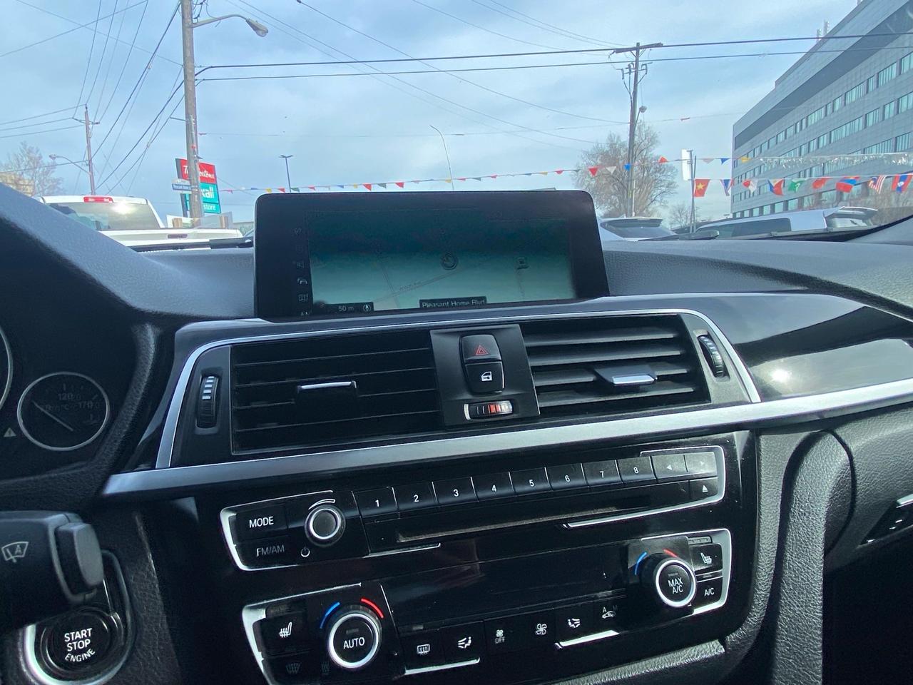 2017 BMW 3 Series 4dr Sdn 320i xDrive AWD Photo