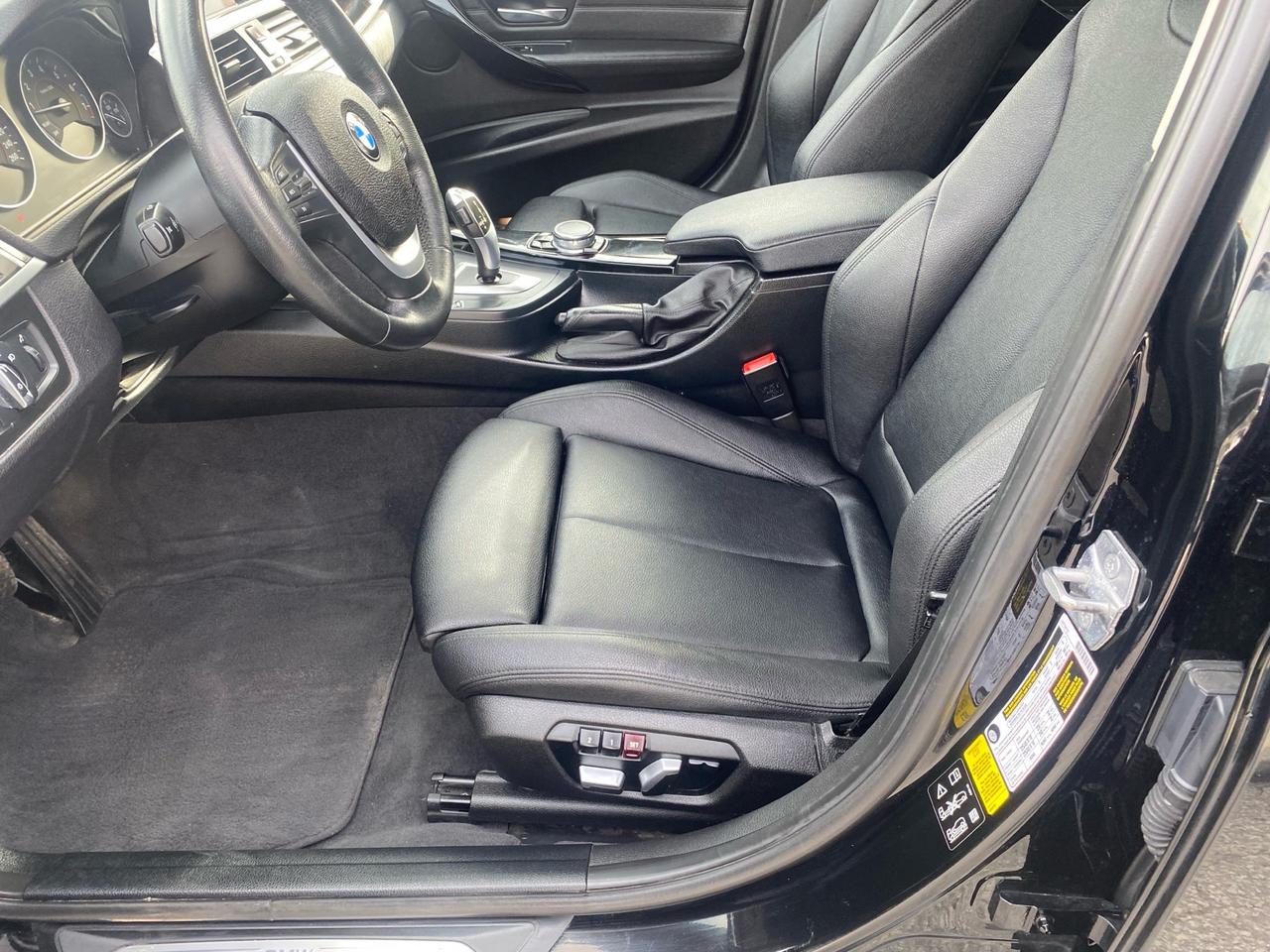 2017 BMW 3 Series 4dr Sdn 320i xDrive AWD Photo