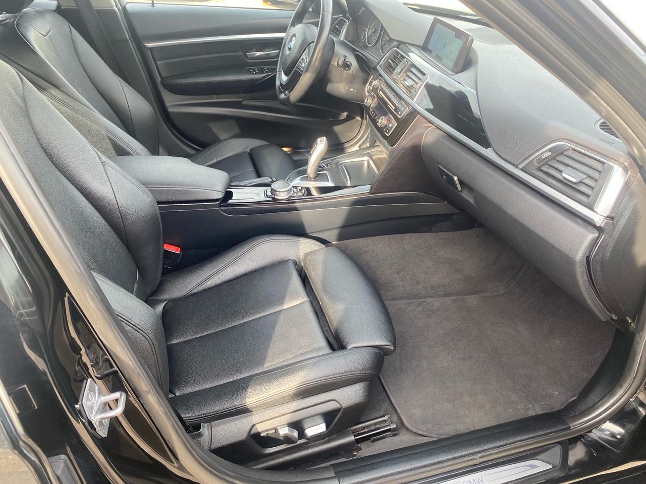 2017 BMW 3 Series 4dr Sdn 320i xDrive AWD Photo