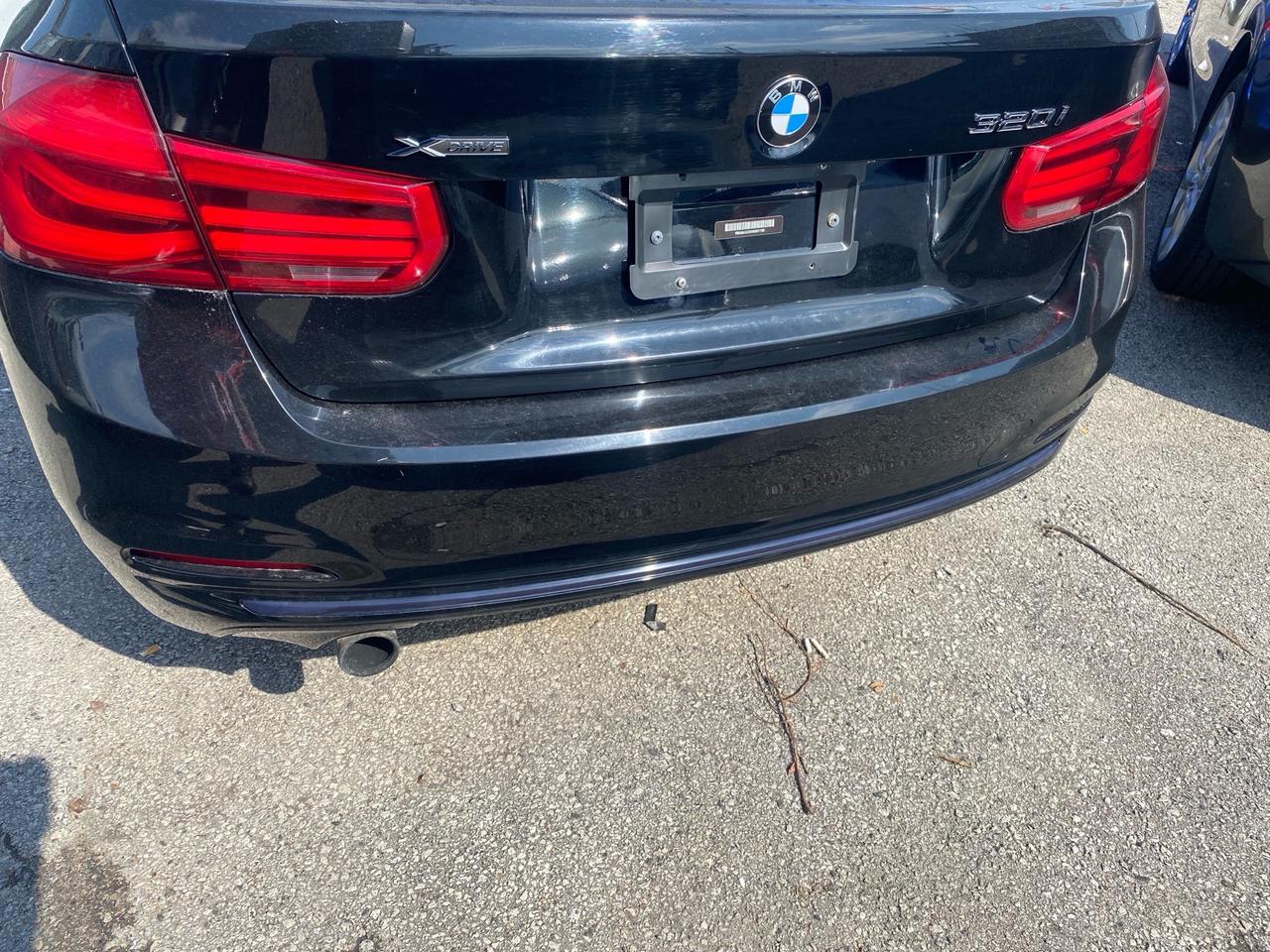 2017 BMW 3 Series 4dr Sdn 320i xDrive AWD Photo