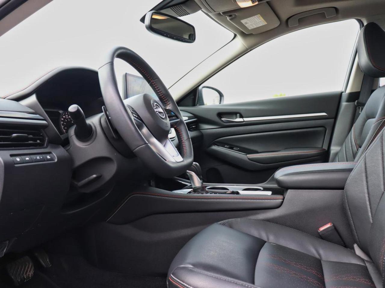 2025 Nissan Altima SR  PREMIUM PACKAGE, SUNROOF, AWD!! Photo