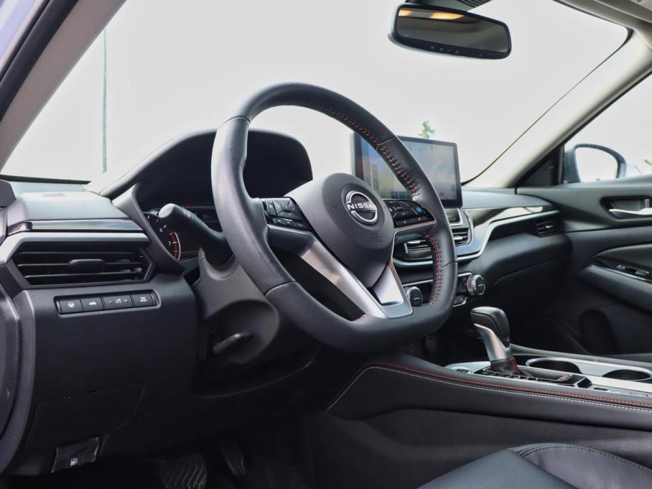 2025 Nissan Altima SR  PREMIUM PACKAGE, SUNROOF, AWD!! Photo