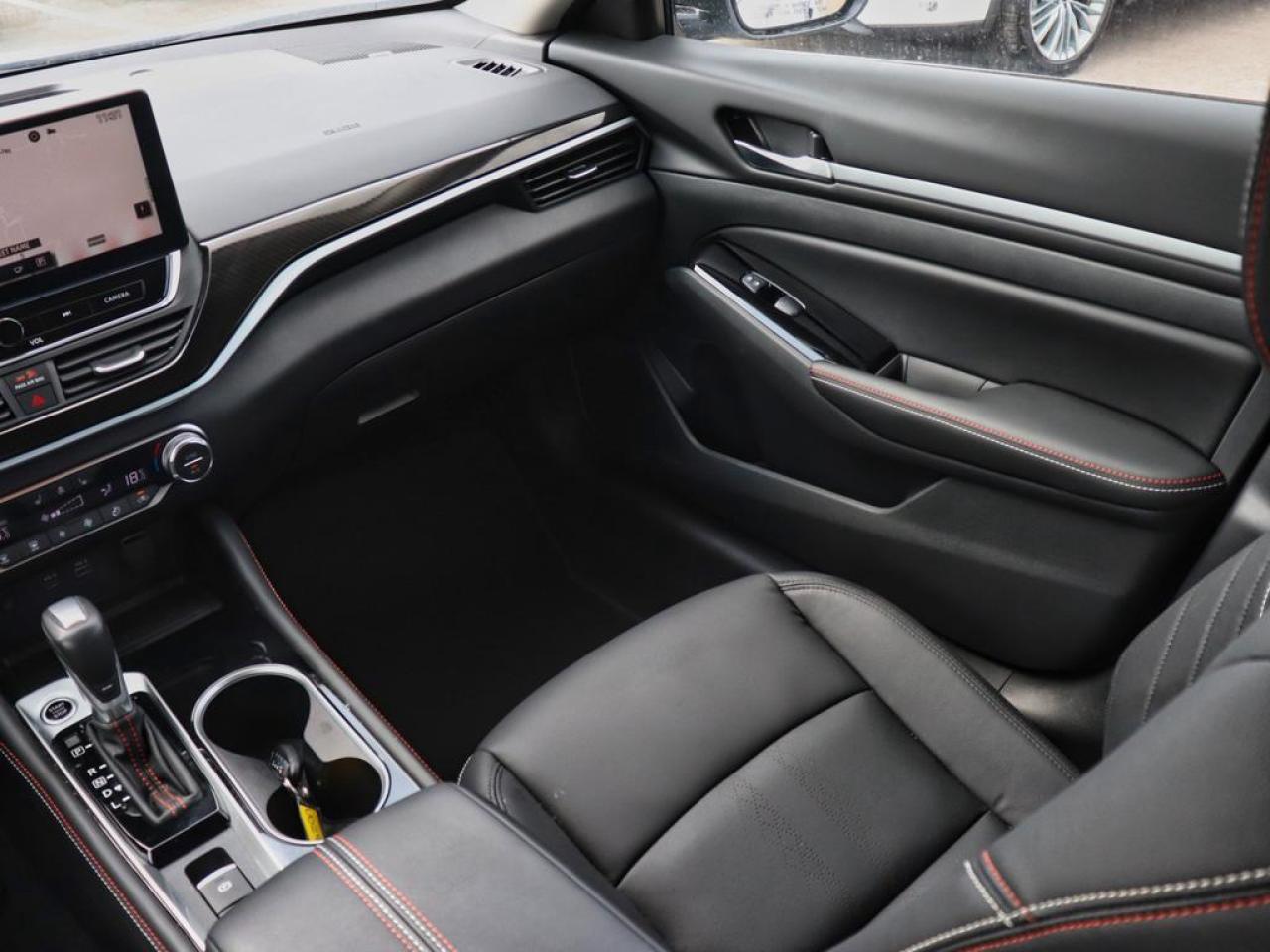 2025 Nissan Altima SR  PREMIUM PACKAGE, SUNROOF, AWD!! Photo