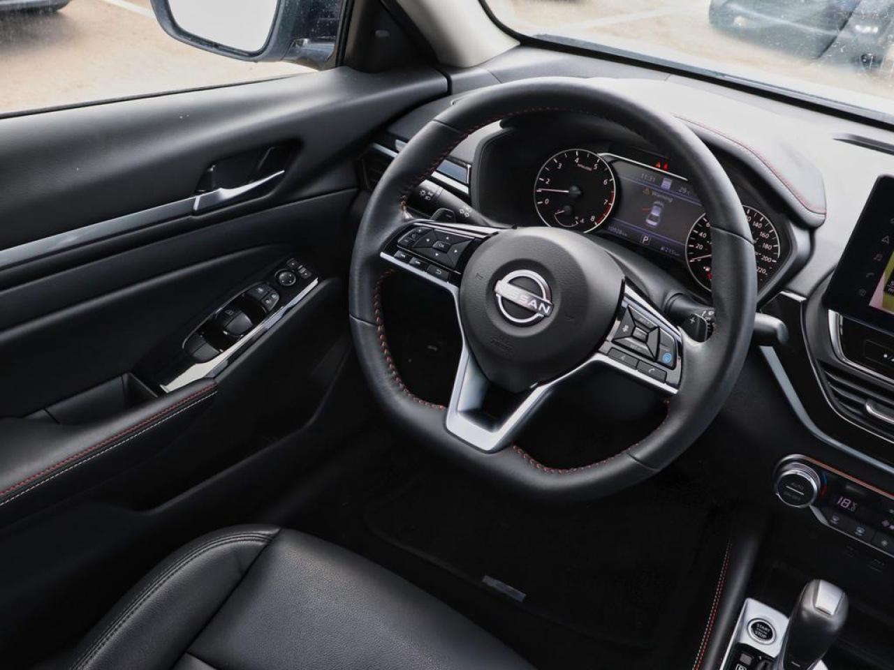 2025 Nissan Altima SR  PREMIUM PACKAGE, SUNROOF, AWD!! Photo