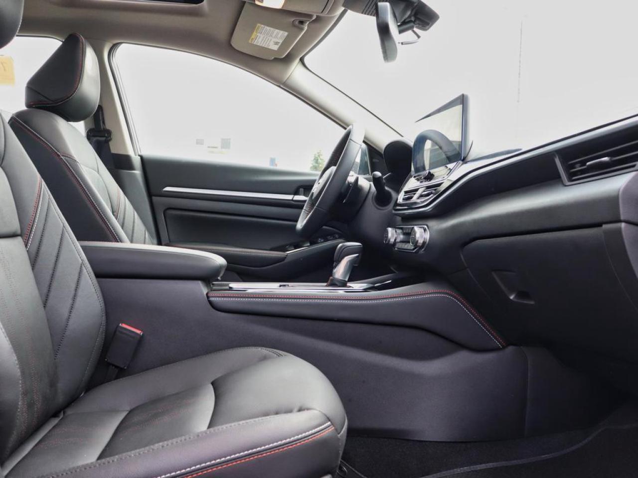 2025 Nissan Altima SR  PREMIUM PACKAGE, SUNROOF, AWD!! Photo