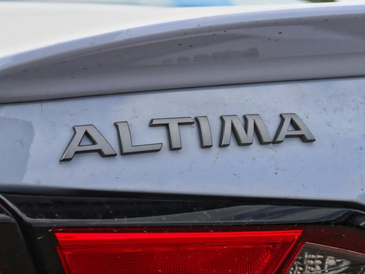 2025 Nissan Altima SR  PREMIUM PACKAGE, SUNROOF, AWD!! Photo