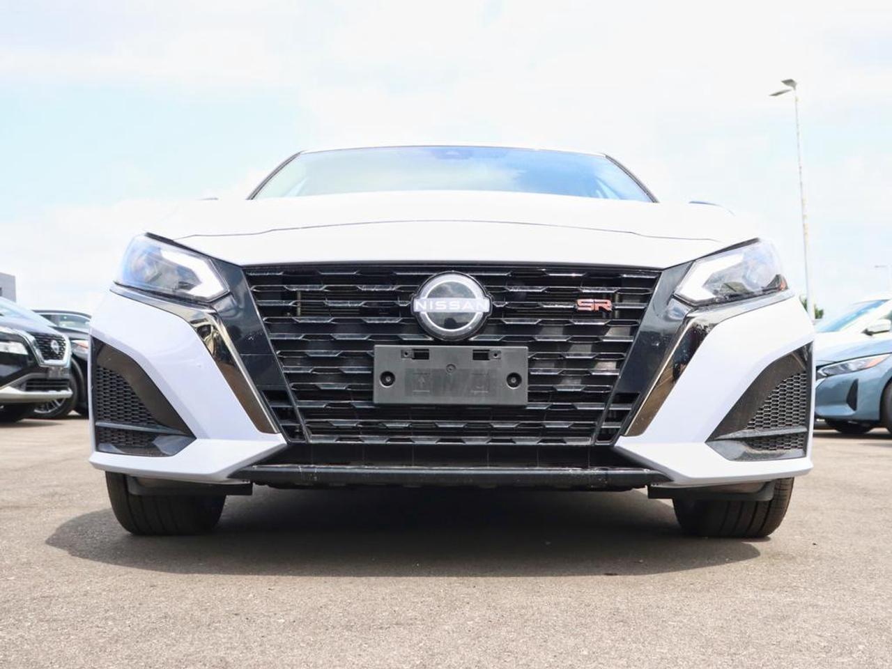 2025 Nissan Altima SR  PREMIUM PACKAGE, SUNROOF, AWD!! Photo