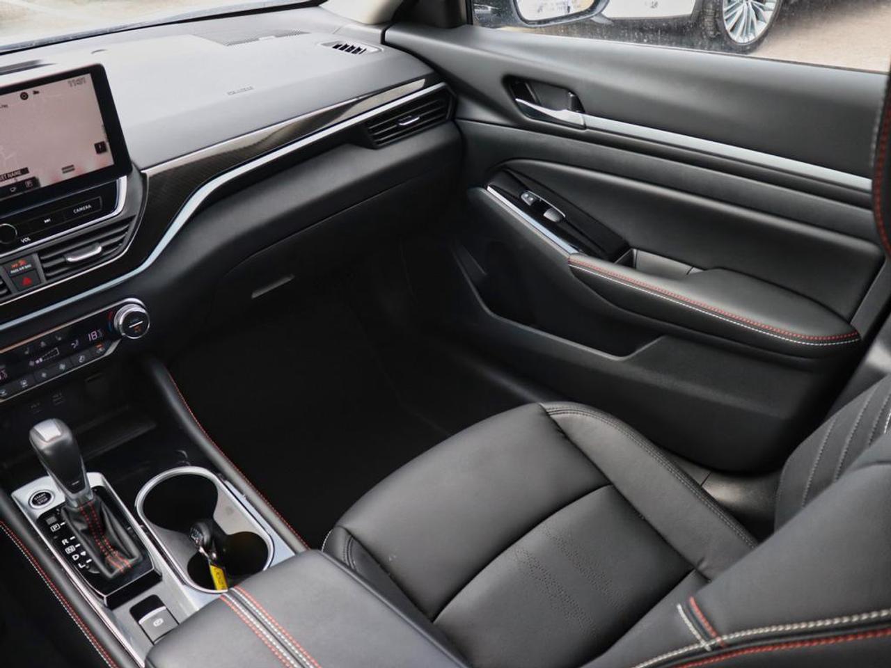 2025 Nissan Altima SR  PREMIUM PACKAGE, SUNROOF, AWD!! Photo