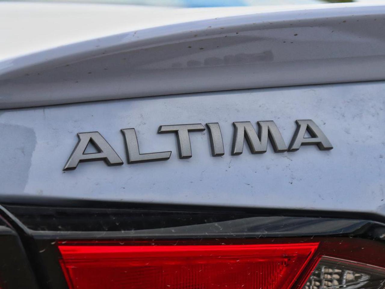 2025 Nissan Altima SR  PREMIUM PACKAGE, SUNROOF, AWD!! Photo