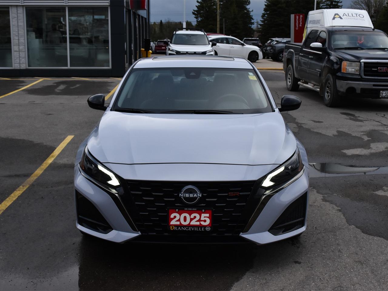 2025 Nissan Altima SR  PREMIUM PACKAGE, SUNROOF, AWD!! Photo