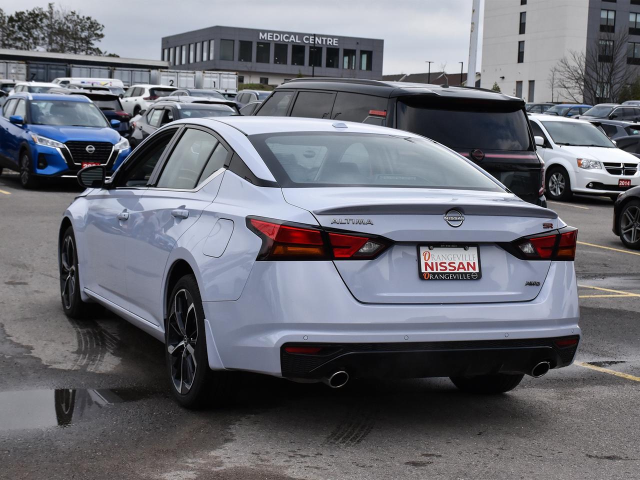 2025 Nissan Altima SR  PREMIUM PACKAGE, SUNROOF, AWD!! Photo