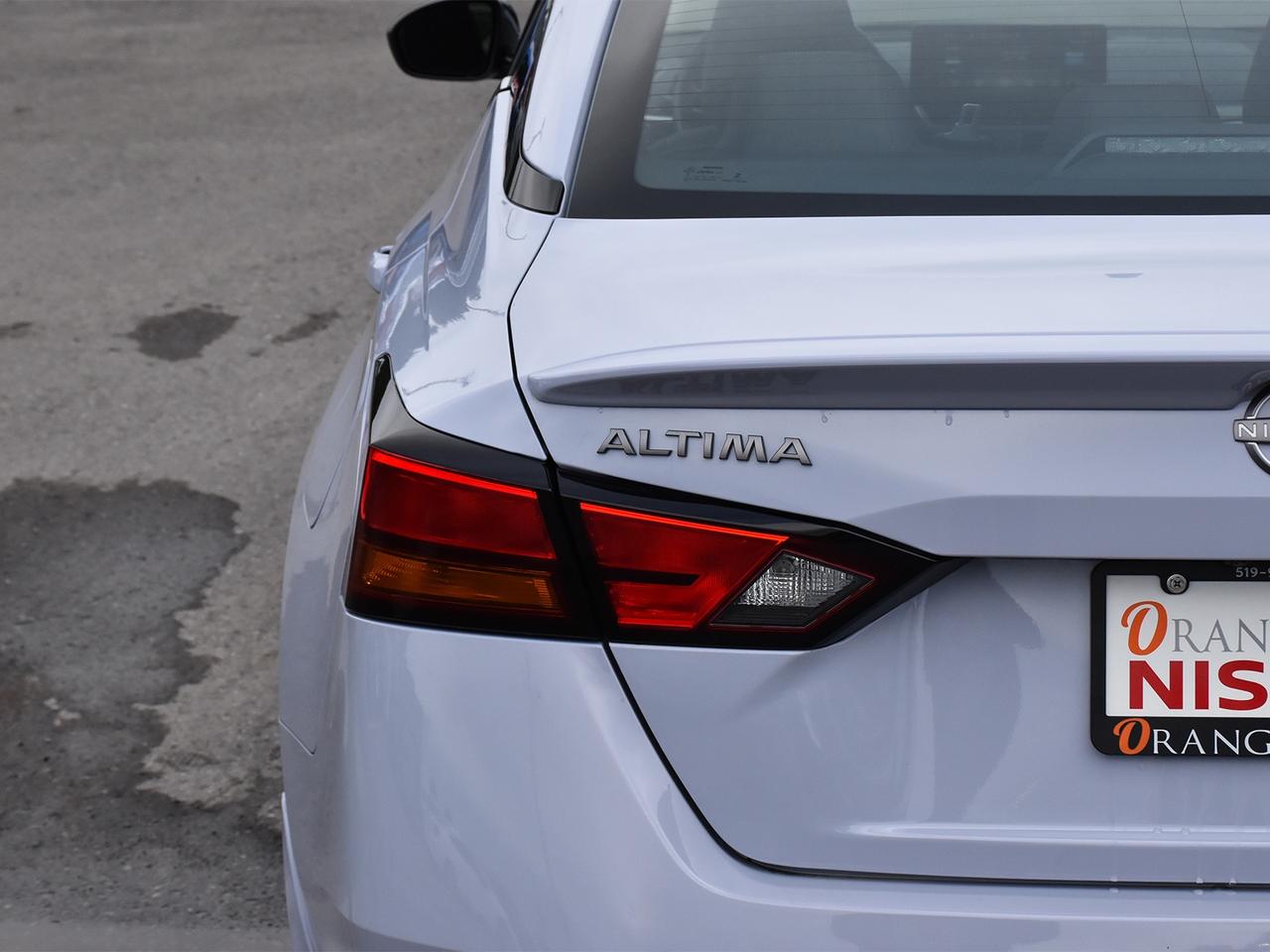 2025 Nissan Altima SR  PREMIUM PACKAGE, SUNROOF, AWD!! Photo